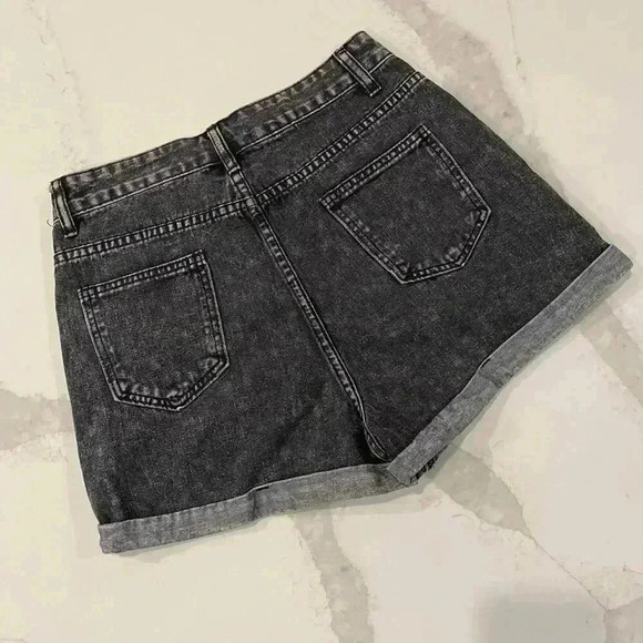 Shein Shorts Women's Size 6 Faded Weathered Black Denim High-Rise Rolled Cuffs - Picture 3 of 6